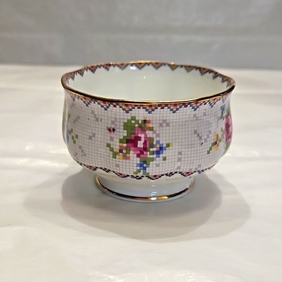 Small open sugar bowl "Petit Point" by Royal Albert. - Picture 2 of 8